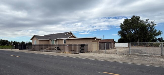 Building Photo - 4410 S Holt Rd