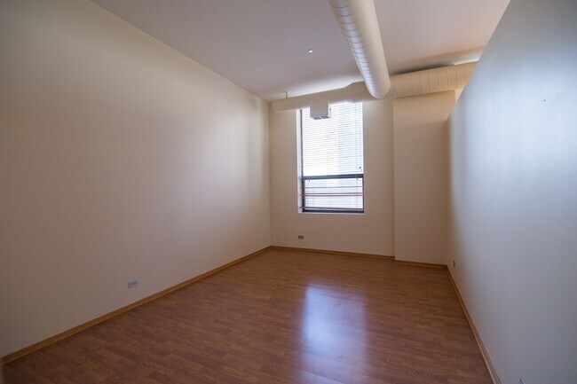 Building Photo - 910 S Michigan Ave