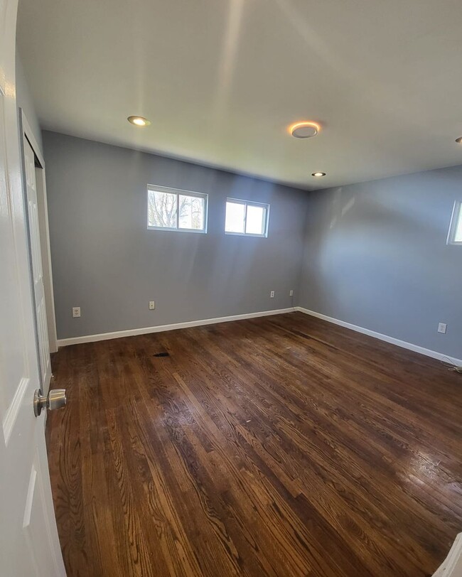 Building Photo - 3 bed 1 bath