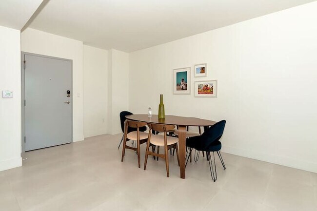 Building Photo - 1710 SW 27th Ave