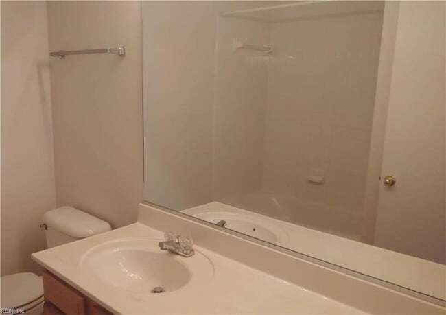 Building Photo - 400 Adkins Arch