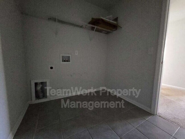 Building Photo - 454 Zenith Blvd