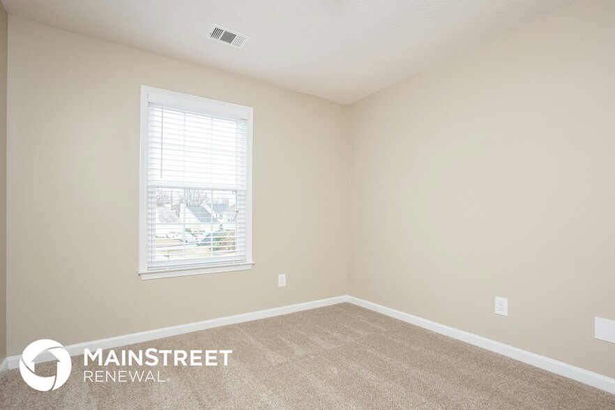 Building Photo - 751 Heyford View