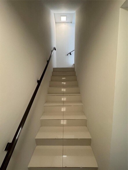 Building Photo - 2710 NE 184th Terrace