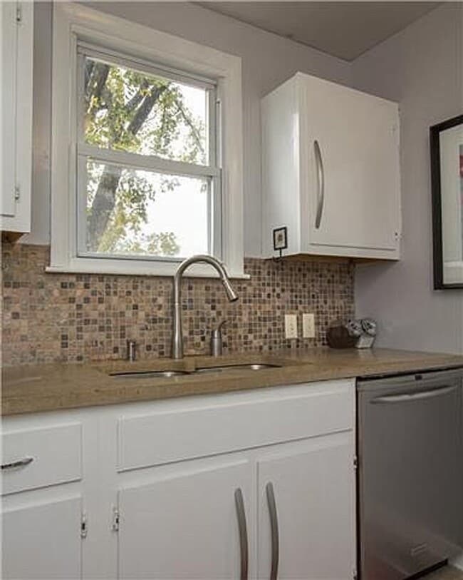 Building Photo - Adorable 2 Bedroom 1 Bath Home in Sylvan Heights!