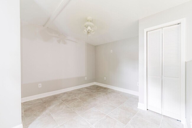 Building Photo - 2017 Oceanview Pl