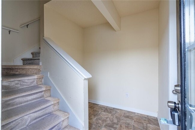 Building Photo - 43 Middlebrook Dr