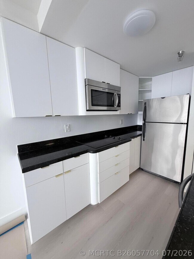 Building Photo - 540 Brickell Key Dr