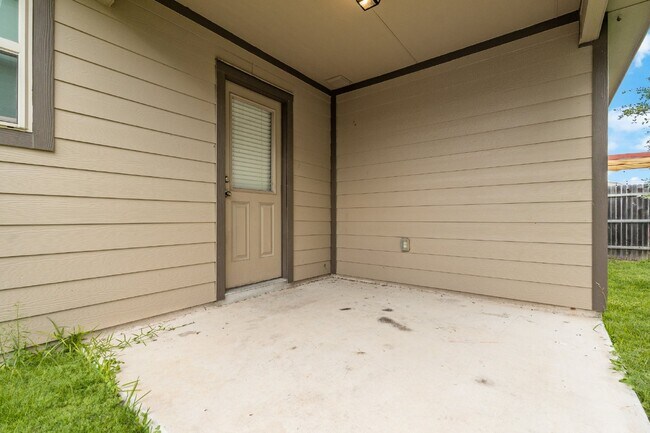 Building Photo - 6030 Snorkel Square