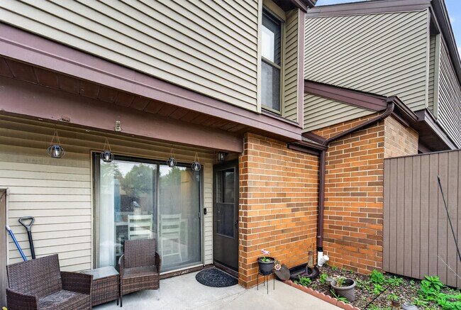 Building Photo - 1421 W Edgerton Ave