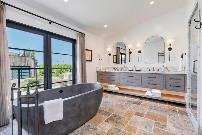 Building Photo - 6711 Wandermere Rd