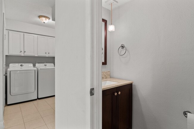 Building Photo - 3636 Greenacres Blvd