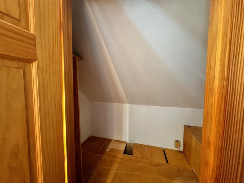 Building Photo - 8 Allen St