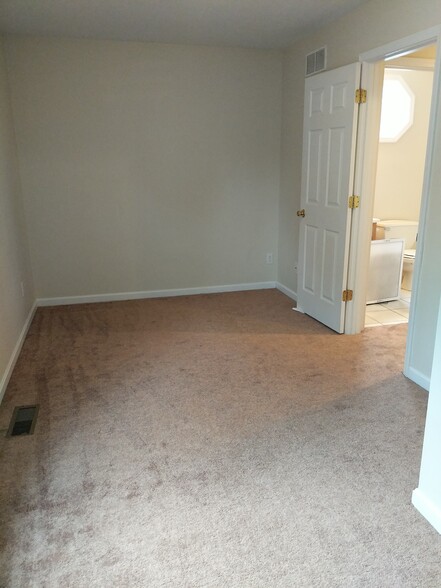 3rd Bedroom, 2nd Floor - 1411 Monroe Ave.