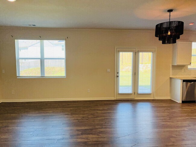 Building Photo - WOW! 5 bedrooms, 4.5 baths with a guest be...