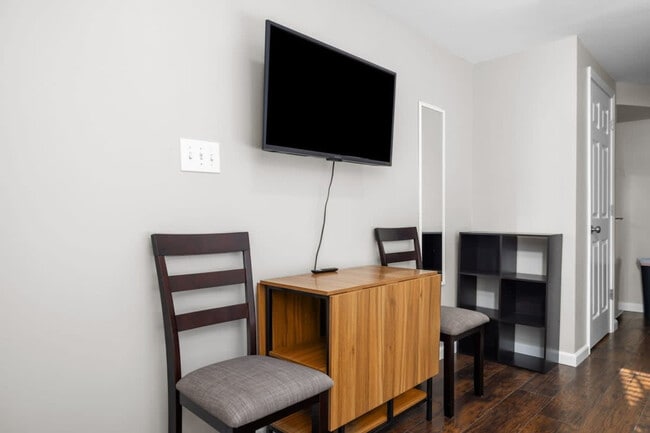 Building Photo - 6004 5th St