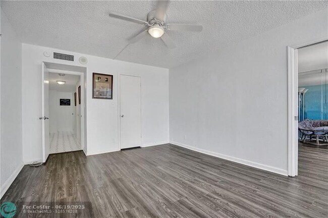 Building Photo - 1370 S Ocean Blvd