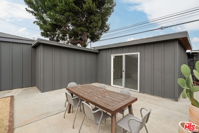 Building Photo - 6116 W 85th Pl