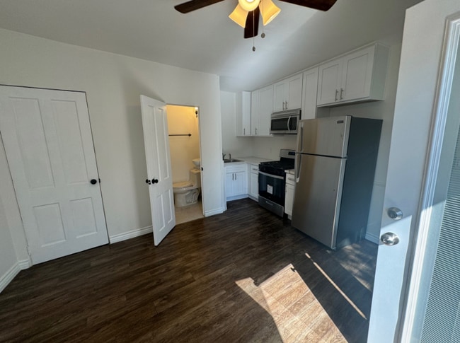 Building Photo - 473-491 S Roxbury Dr