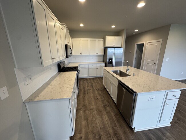 Building Photo - Beautiful, 5-Bedroom Camas Home