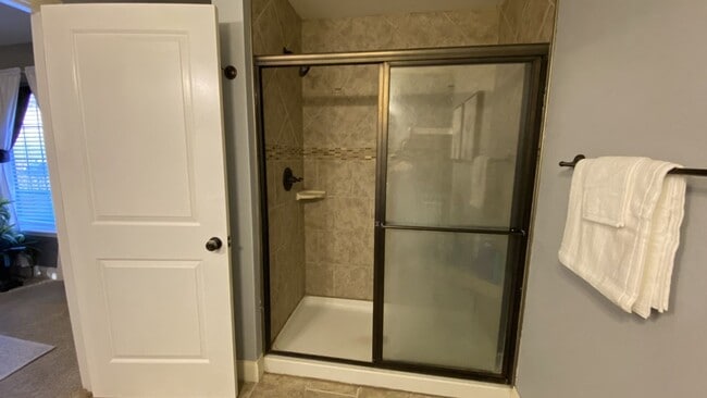 Building Photo - Gorgeous 3 Bedroom, 2 Bathroom Home in Woodridge Estates