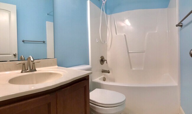 Building Photo - Rad in Raintree!