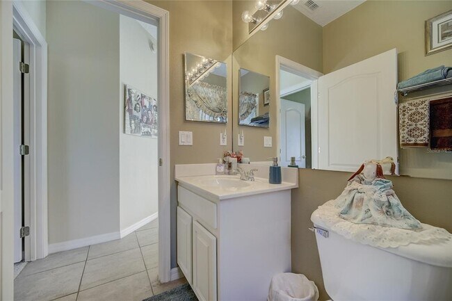 Building Photo - 2234 Fenton Ave