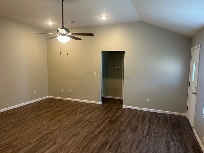 Building Photo - 403 Kiersen Ln