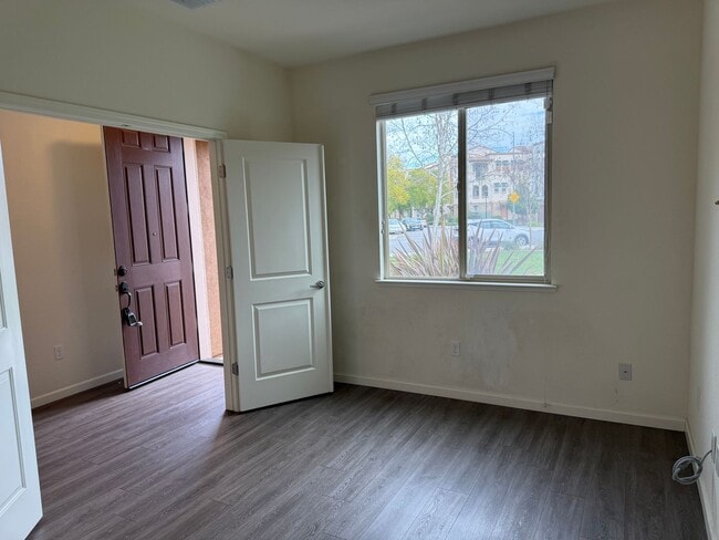 Building Photo - San Jose Comfort, Convenience and Location