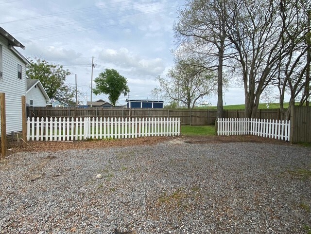 Shared Back Yard - 6210 Roddie St