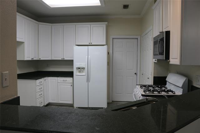 Building Photo - 629 Park Pl Dr