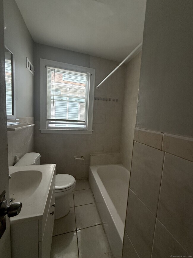 Building Photo - 80 Shepard St