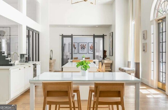 Building Photo - 2500 Shallowford Rd