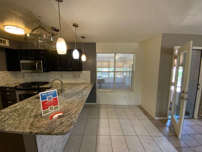 Building Photo - 3 Bedroom Home Available Near Golf Course ...