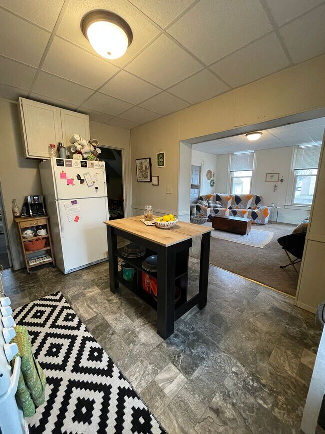 Building Photo - 2 Bedroom Apartment Near UW-La Crosse and ...
