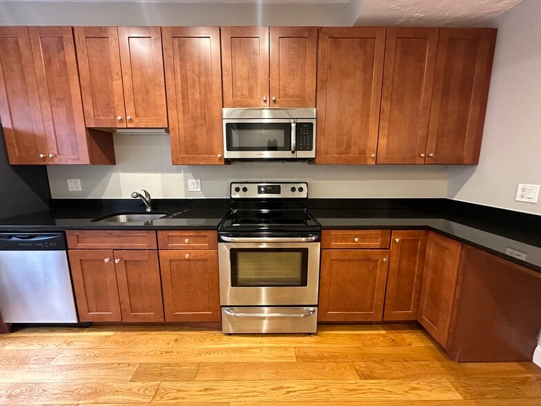 Building Photo - 40 Medford St