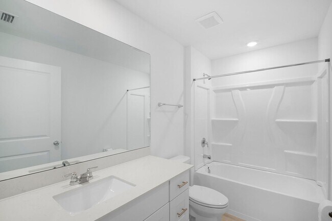 Building Photo - Brand New construction 4 bedrooms 2 bathro...
