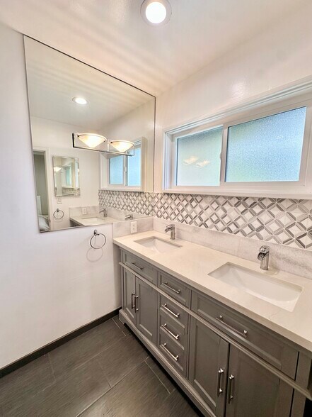 Building Photo - 4523 Grimes Pl