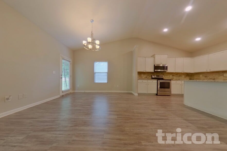Building Photo - 216 Stone Creek Ct