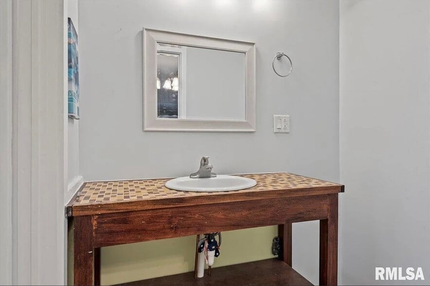 Building Photo - 1127 N 6th St