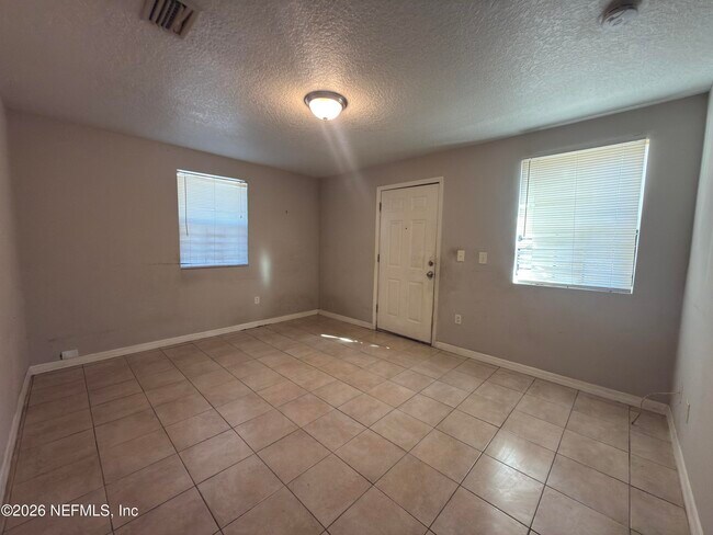 Building Photo - 1709 Dot St