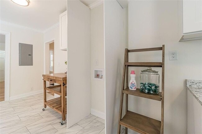 Building Photo - 1226 Thomas Rd