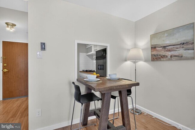 Building Photo - 730 24th St NW
