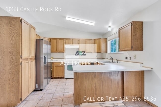 Building Photo - 1033 Castle Rock Rd