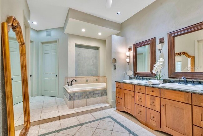 Building Photo - 10577 Down Lakeview Cir