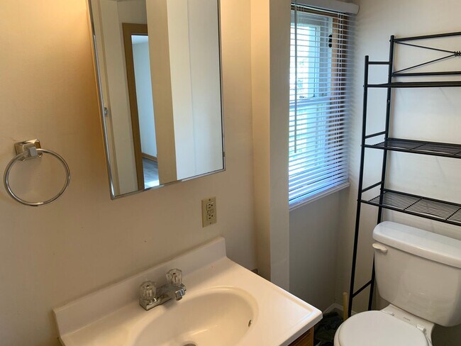 Building Photo - Cozy Home Minutes From Downtown Waynesville