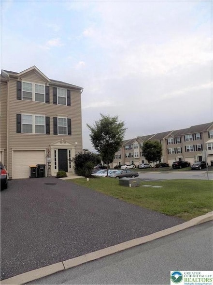 Building Photo - 1145 Sparrow Way
