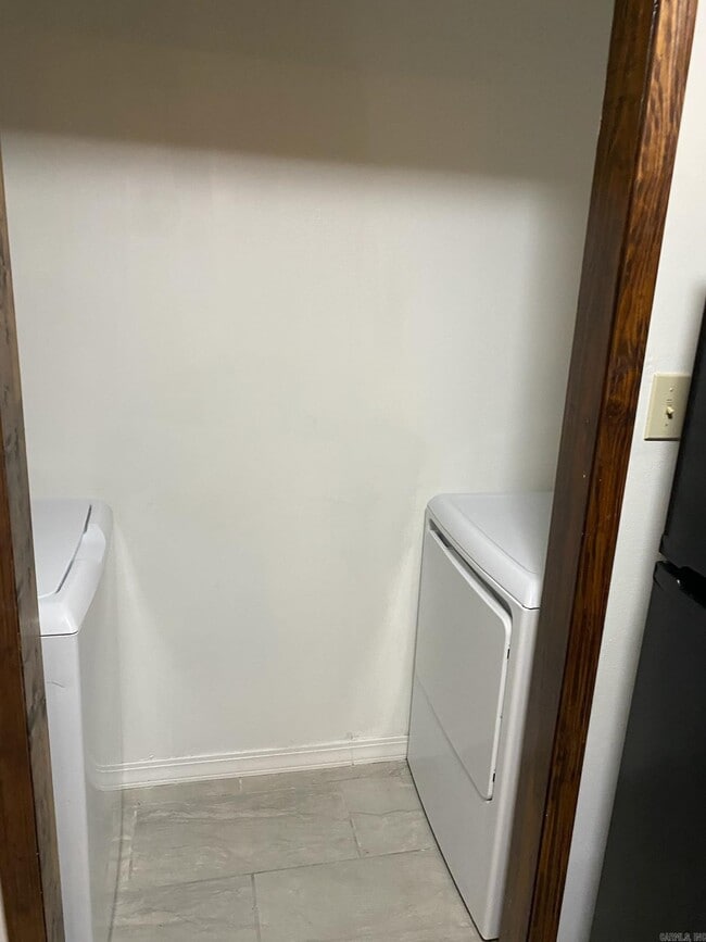 Building Photo - 11603 Warren Rd