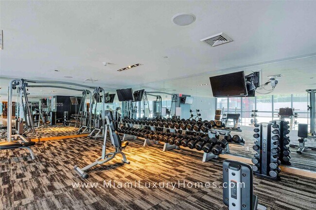 Building Photo - 900 Biscayne Blvd