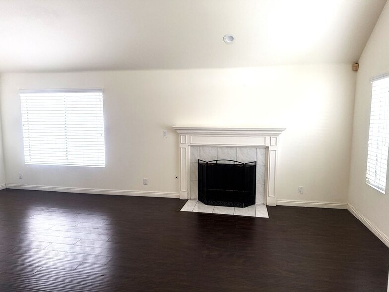 Building Photo - 10817 Freer Ave